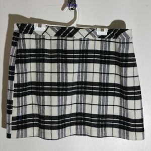Forever 21 black & white fleecey plaid mini skirt